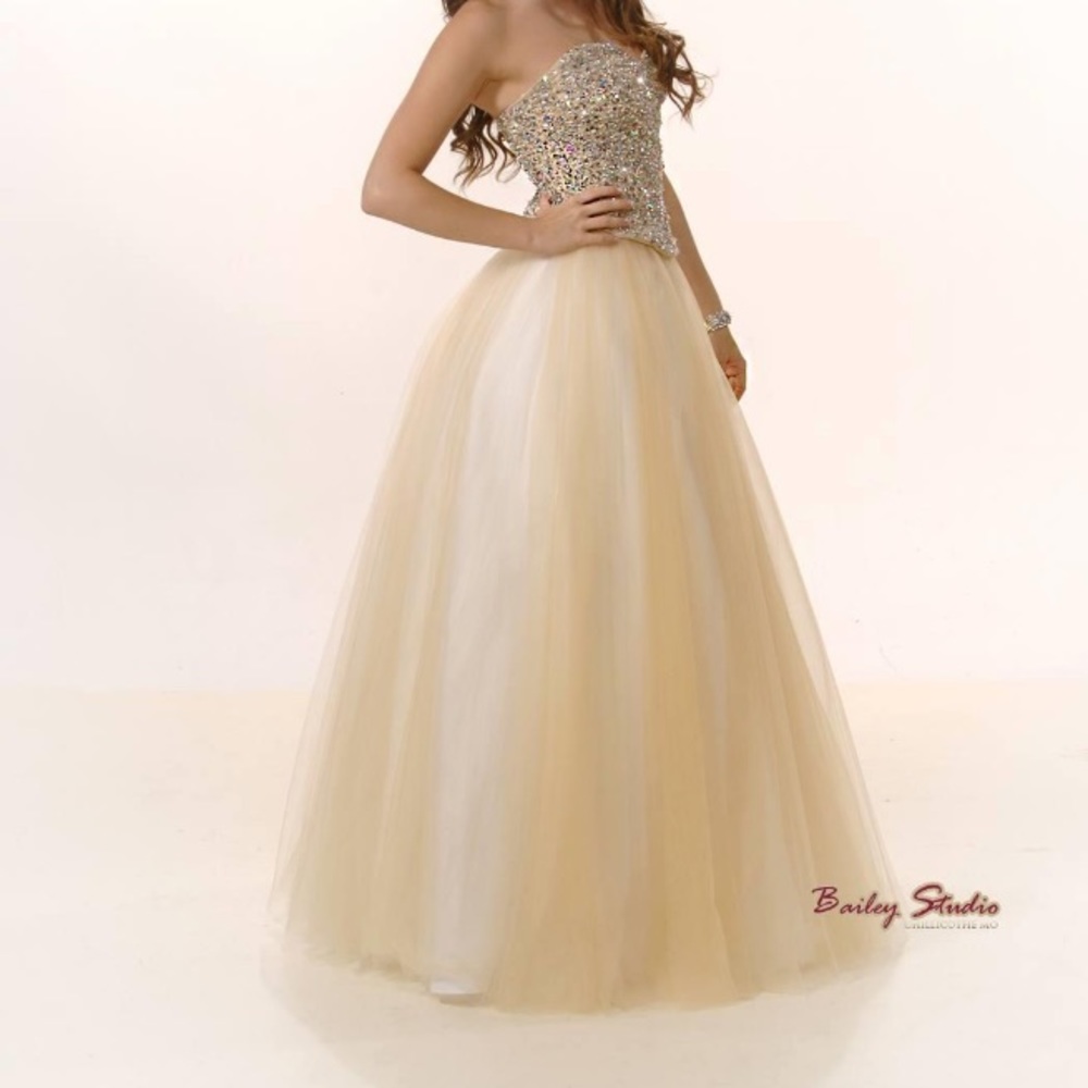 2 piece Tony Bowls size 4